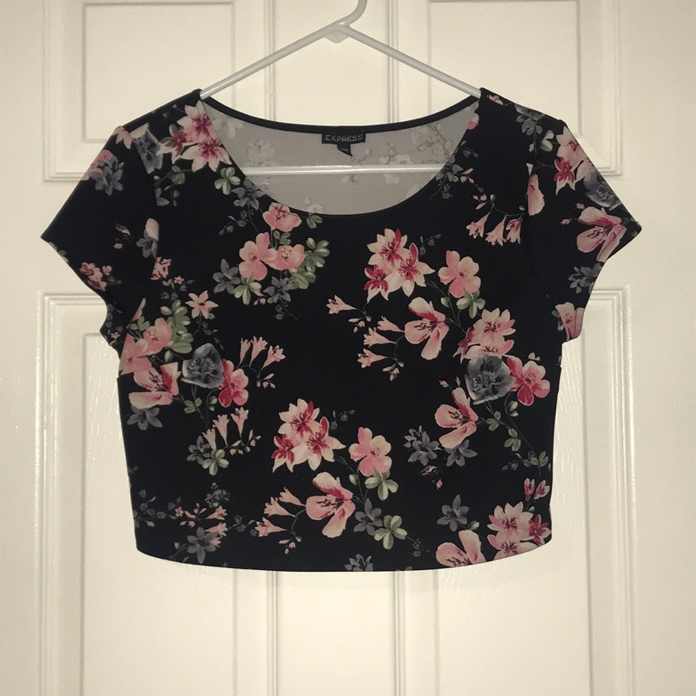 NWOT Express Chic Floral Croptop